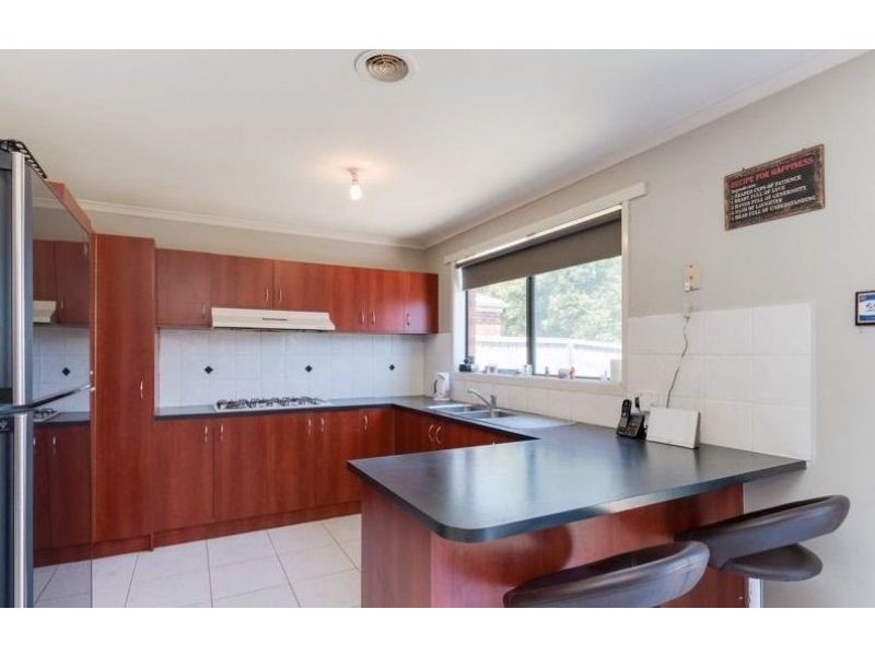 10 Silky Oak Drive, Cranbourne VIC 3977
