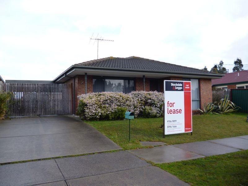 33 Bernborough Avenue, Cranbourne West VIC 3977