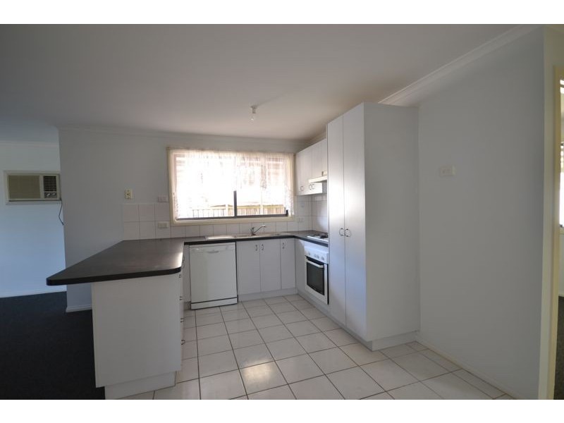 33 Bernborough Avenue, Cranbourne West VIC 3977