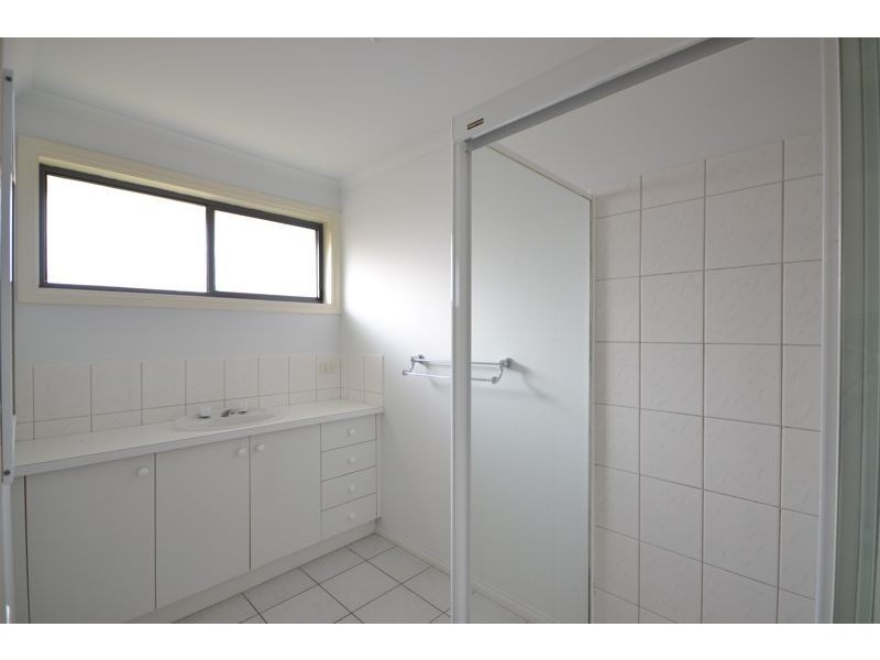 33 Bernborough Avenue, Cranbourne West VIC 3977