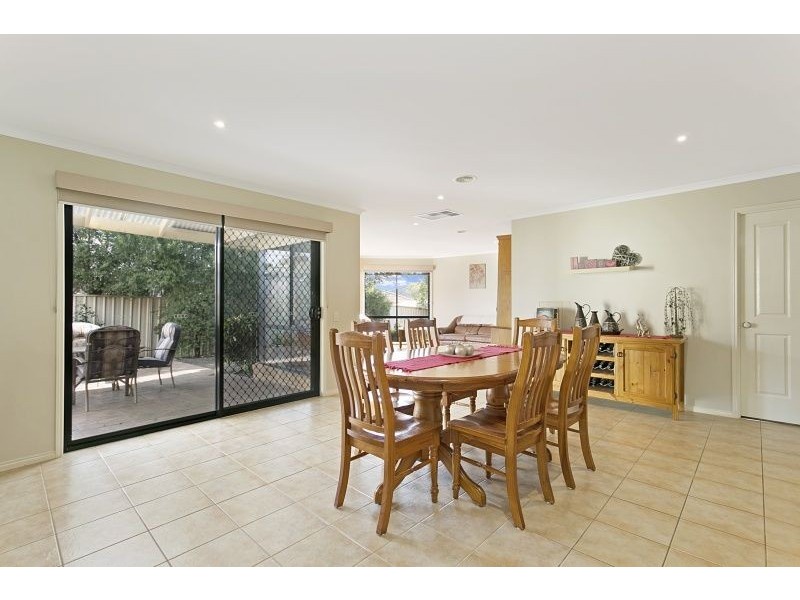 4 Ashbrook Way, Cranbourne West VIC 3977
