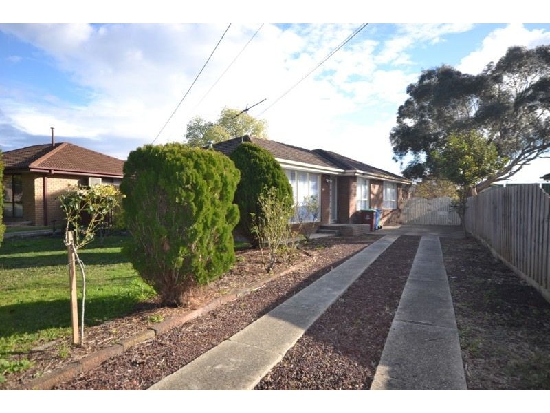 15 Rosalie Avenue, Cranbourne VIC 3977