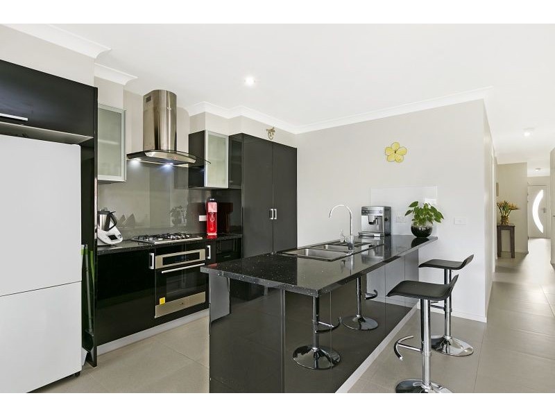 14 Emu Bush Drive, Cranbourne West VIC 3977