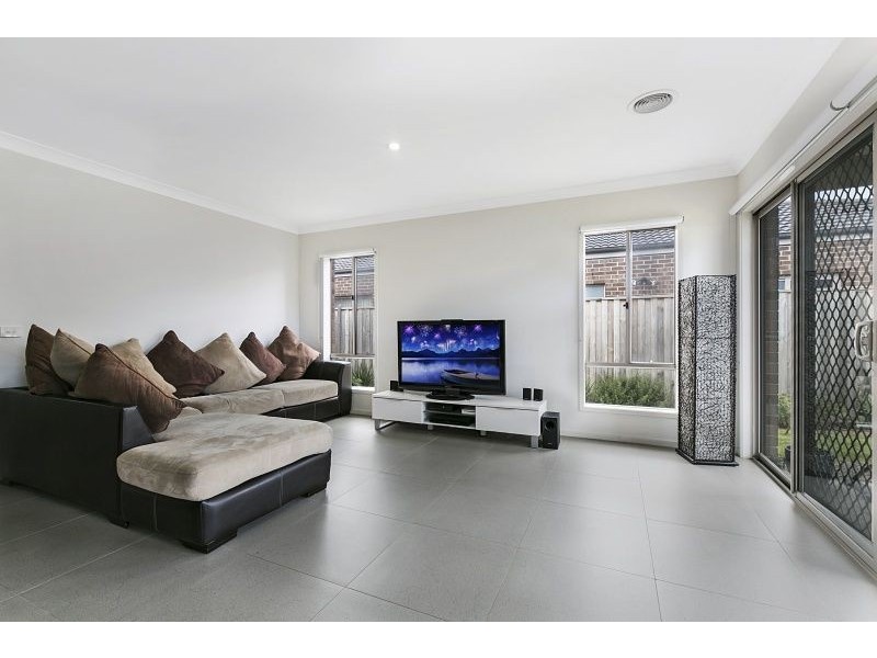 14 Emu Bush Drive, Cranbourne West VIC 3977