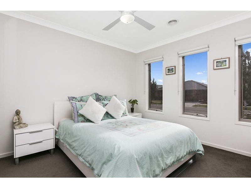 14 Emu Bush Drive, Cranbourne West VIC 3977