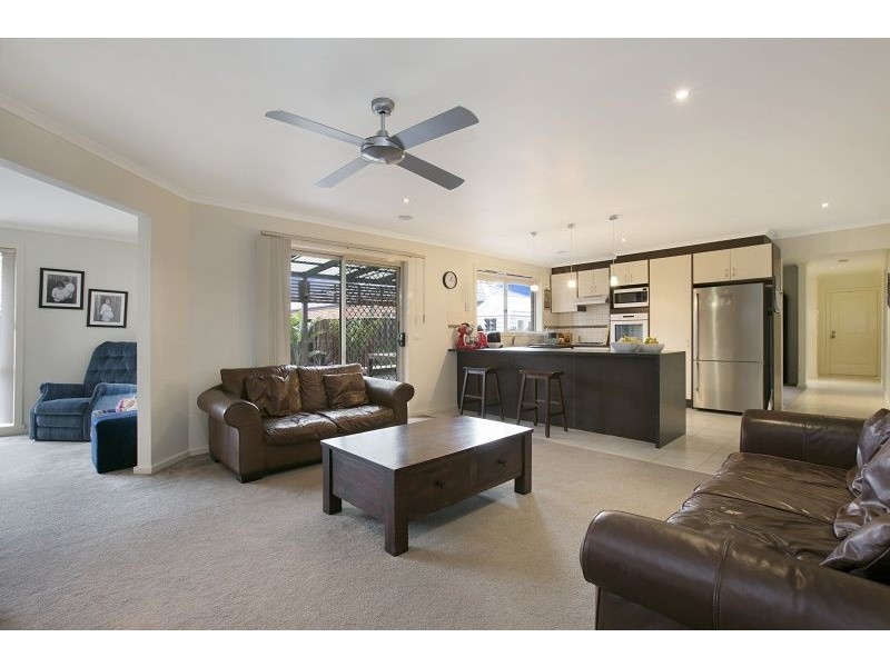 27 Majestic Boulevard, Cranbourne VIC 3977