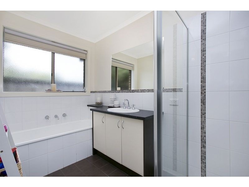 27 Majestic Boulevard, Cranbourne VIC 3977