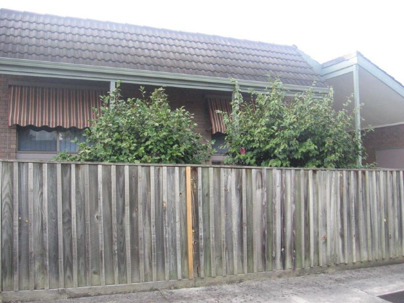 3/2-4 Landale Avenue, Croydon VIC 3136