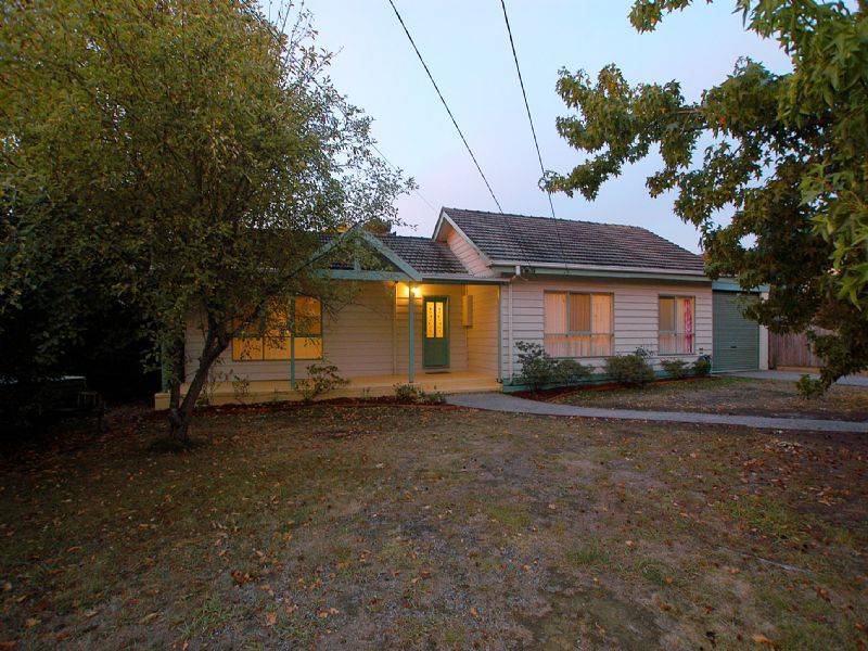16 Taylors Road, Croydon VIC 3136