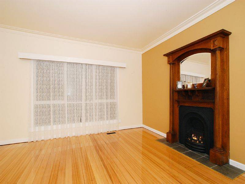 16 Taylors Road, Croydon VIC 3136