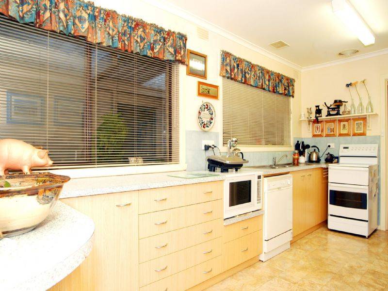 11 Aminga Court, Croydon VIC 3136