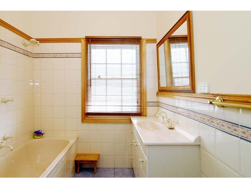33 Smith Avenue, Croydon VIC 3136