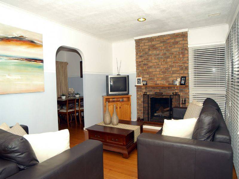 2 Mariana Avenue, Croydon South VIC 3136