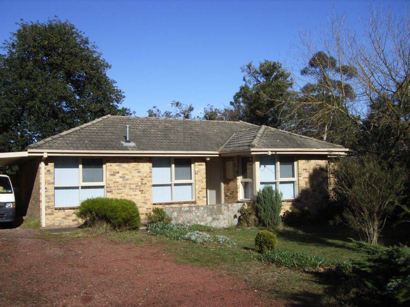 17 Andrew Street, Mooroolbark VIC 3138