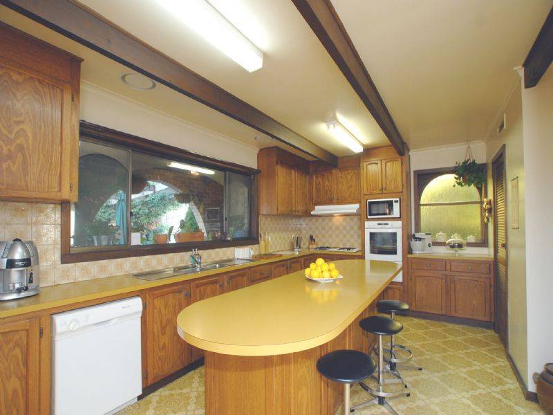 42 Walnut Drive, Kilsyth VIC 3137