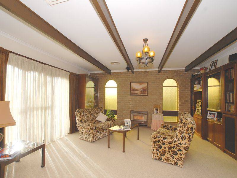 42 Walnut Drive, Kilsyth VIC 3137