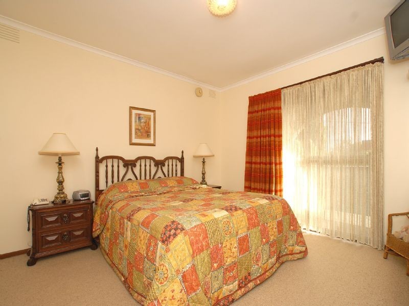 42 Walnut Drive, Kilsyth VIC 3137