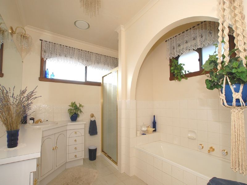 42 Walnut Drive, Kilsyth VIC 3137