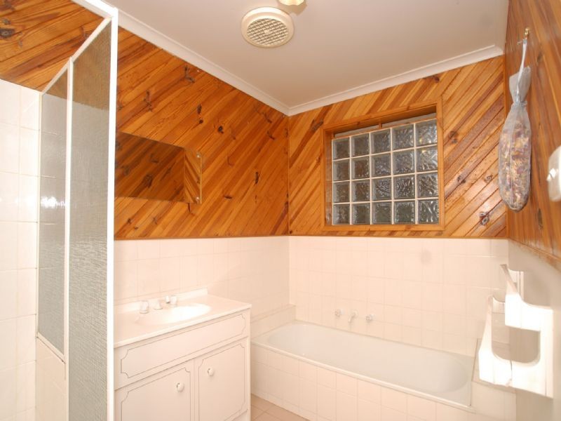 2 School Walk, Croydon South VIC 3136