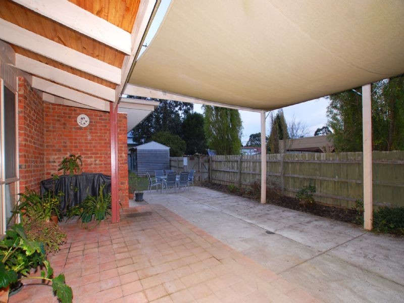 2 School Walk, Croydon South VIC 3136