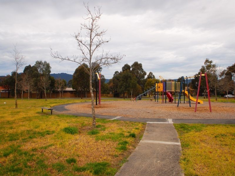 2 School Walk, Croydon South VIC 3136