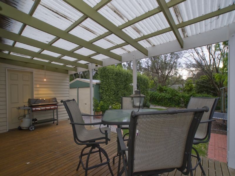 33 Smith Avenue, Croydon VIC 3136