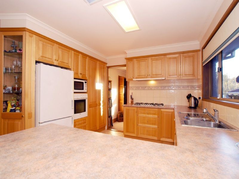 6 Billabong Close, Croydon Hills VIC 3136