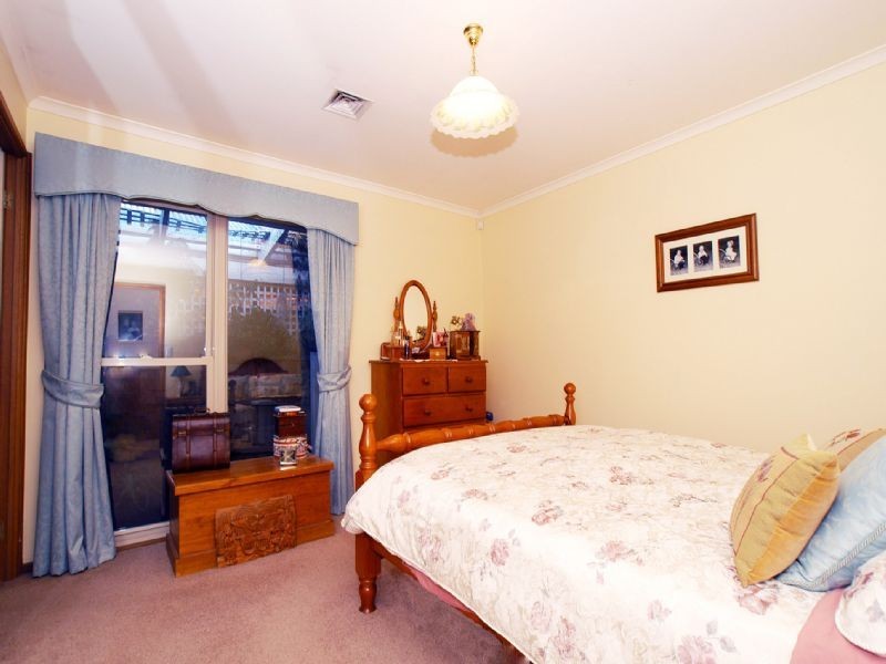 6 Billabong Close, Croydon Hills VIC 3136