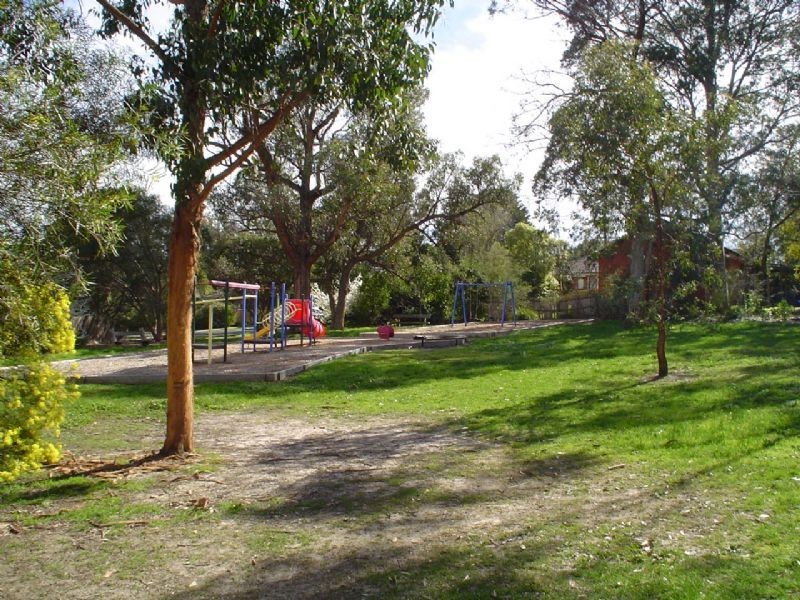 17 Central Avenue, Croydon VIC 3136