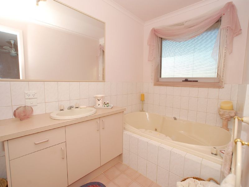 16 Rivergum Drive, Croydon North VIC 3136