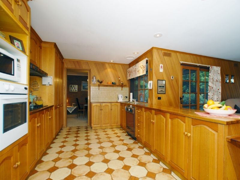 21 Columbia Avenue, Croydon VIC 3136