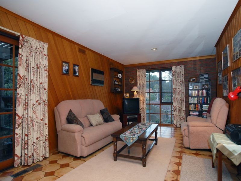 21 Columbia Avenue, Croydon VIC 3136