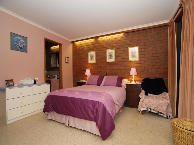 21 Columbia Avenue, Croydon VIC 3136