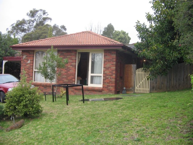 4 Churchill Drive, Mooroolbark VIC 3138