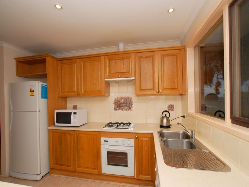 19 Autumn Grove, Mooroolbark VIC 3138