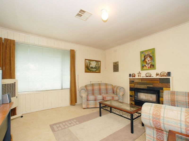 1/2 Plymouth Road, Croydon Hills VIC 3136