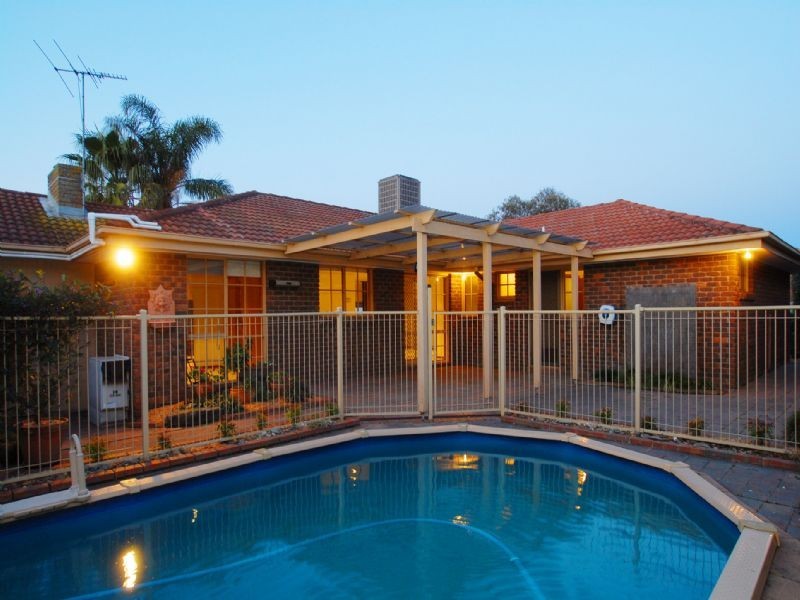 9 The Loch, Croydon Hills VIC 3136