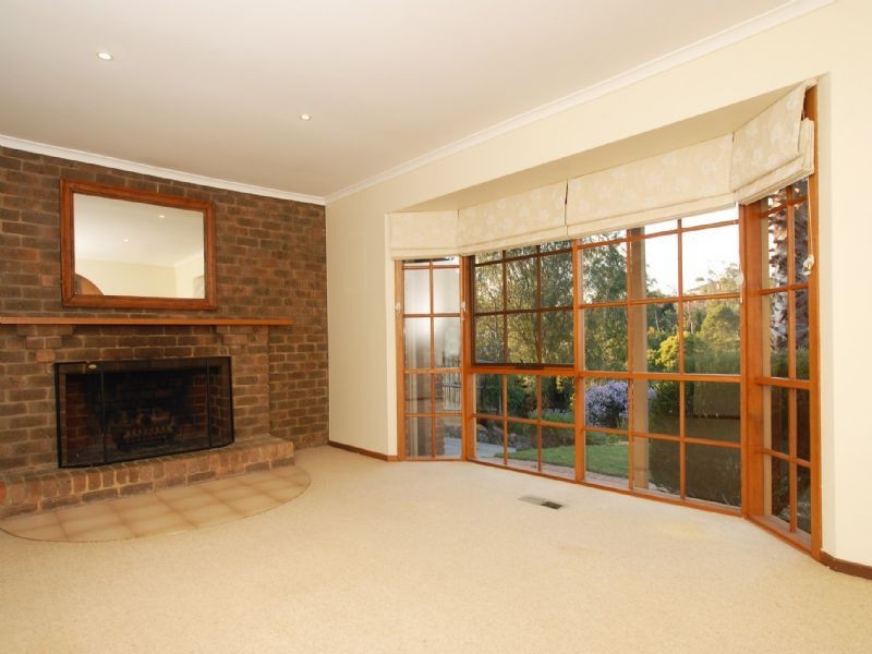 9 The Loch, Croydon Hills VIC 3136