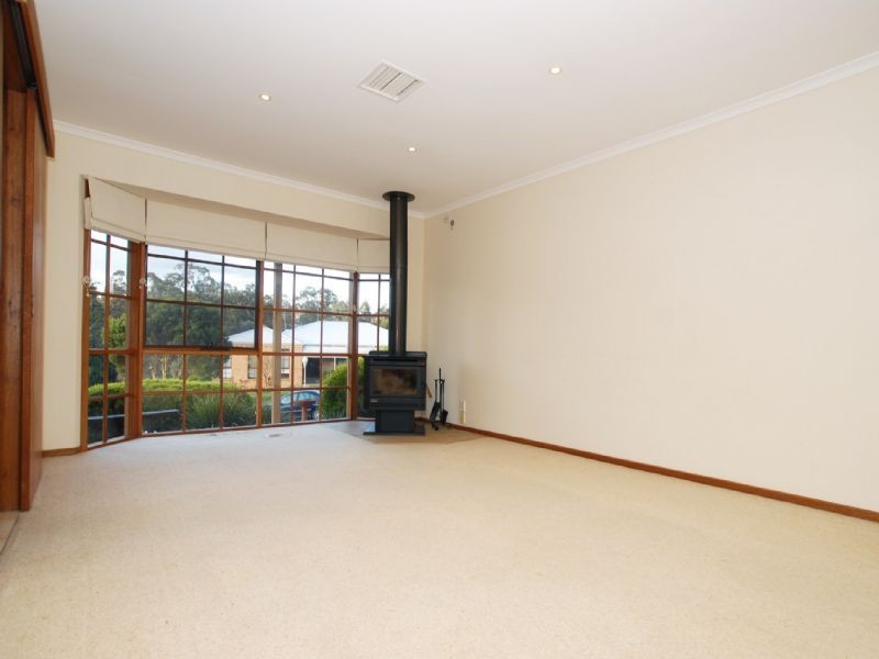 9 The Loch, Croydon Hills VIC 3136