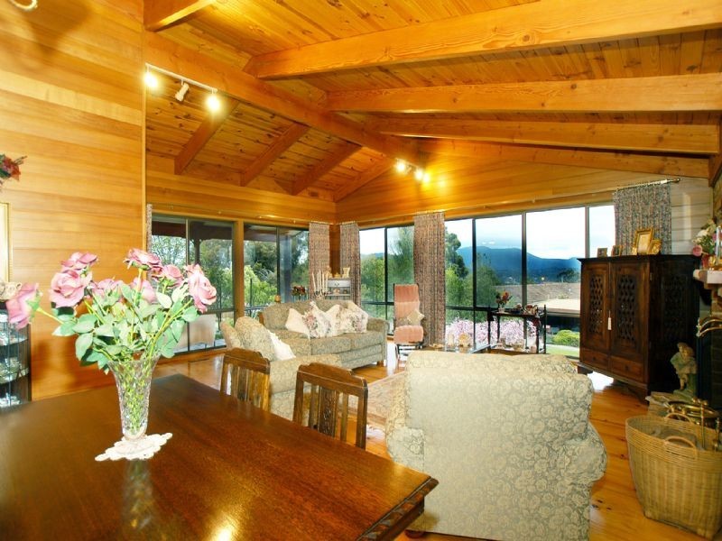 13 Wembley Close, Mooroolbark VIC 3138