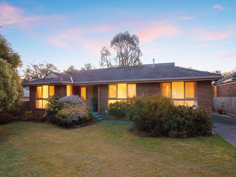 1 Penhyrn Avenue, Croydon VIC 3136