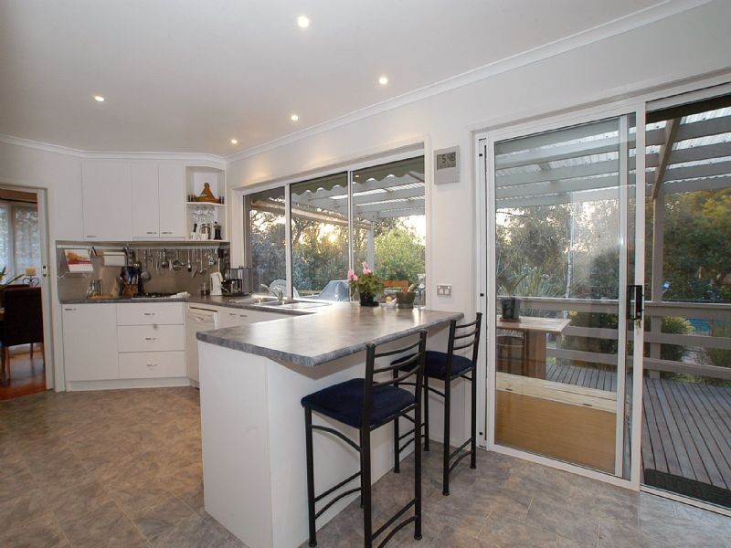 1 Penhyrn Avenue, Croydon VIC 3136