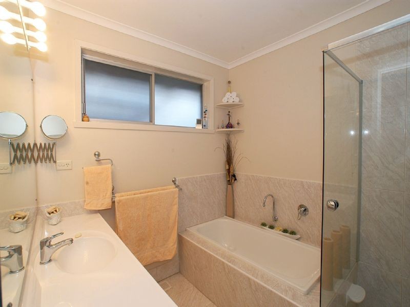 1 Penhyrn Avenue, Croydon VIC 3136