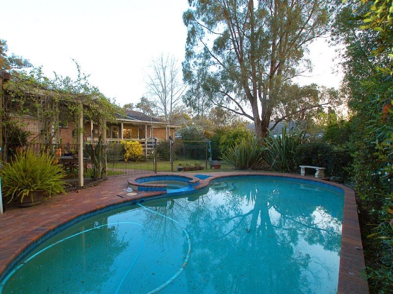 1 Penhyrn Avenue, Croydon VIC 3136