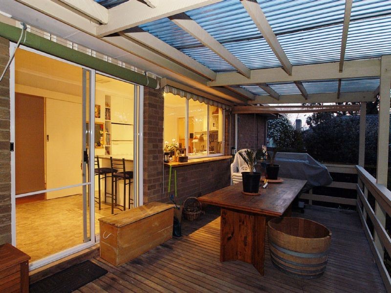 1 Penhyrn Avenue, Croydon VIC 3136