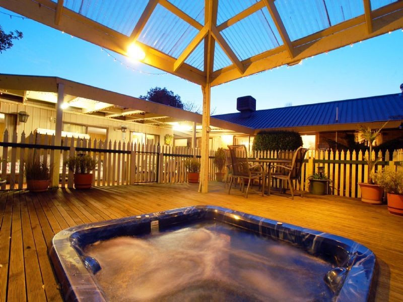 6 Woodpecker Pass, Chirnside Park VIC 3116