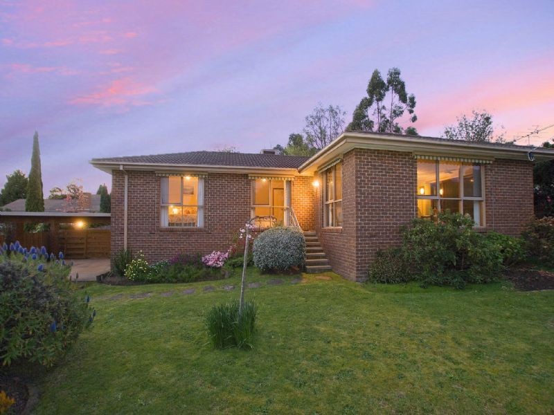 51 Wandana Crescent, Mooroolbark VIC 3138