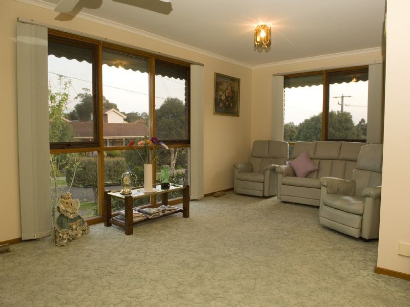 51 Wandana Crescent, Mooroolbark VIC 3138