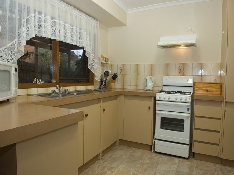 51 Wandana Crescent, Mooroolbark VIC 3138