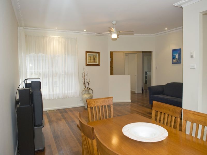 1/20 Broughton avenue, Croydon VIC 3136